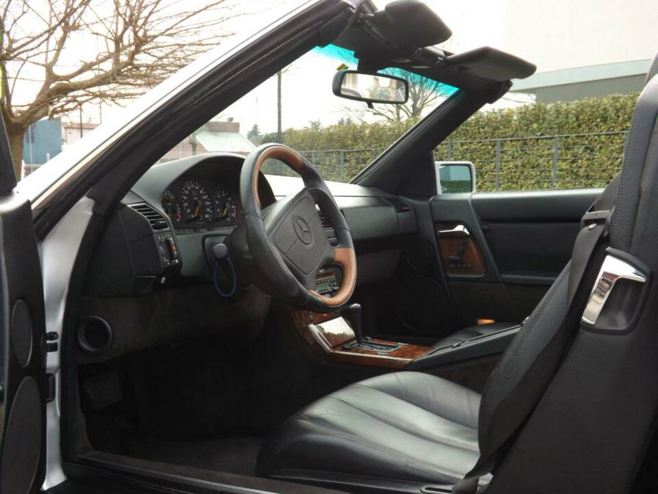 Image 21/50 de Mercedes-Benz 500 SL (1991)
