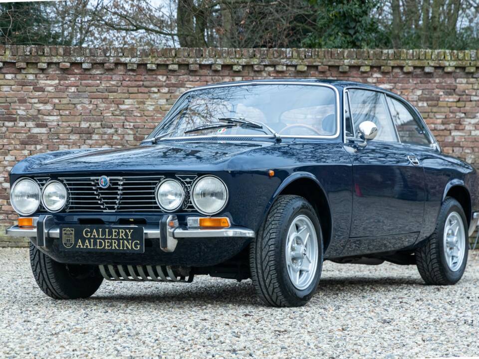 Image 1/50 of Alfa Romeo Giulia GT 1300 Junior (1971)