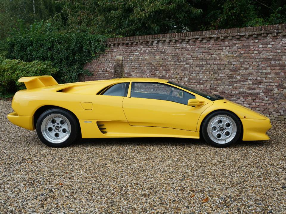 Image 39/50 of Lamborghini Diablo (1991)
