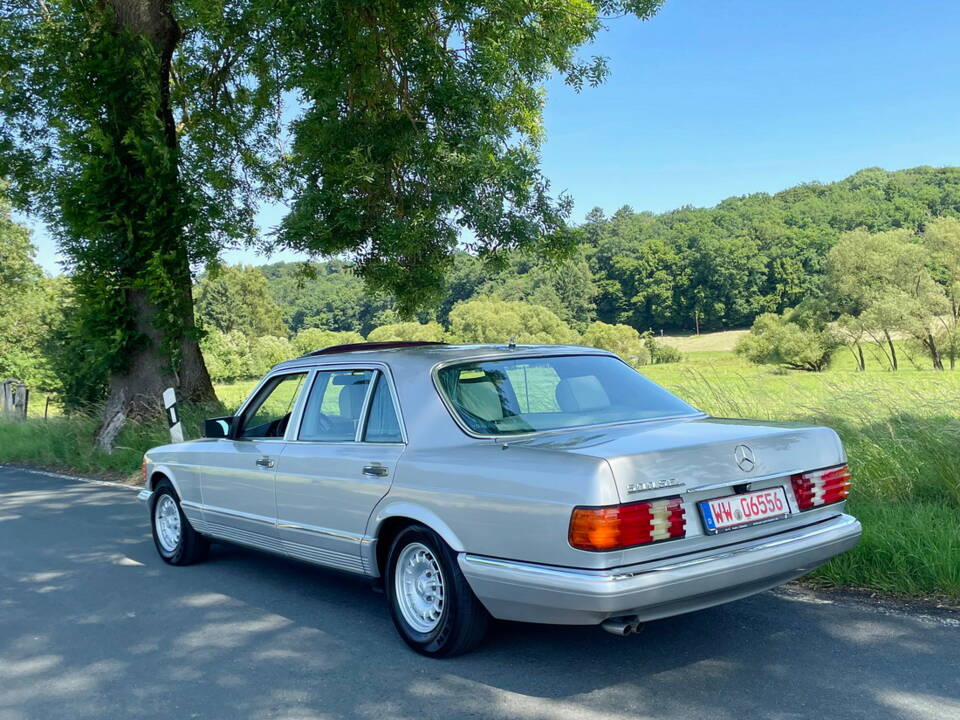 Image 15/24 of Mercedes-Benz 500 SEL (1982)