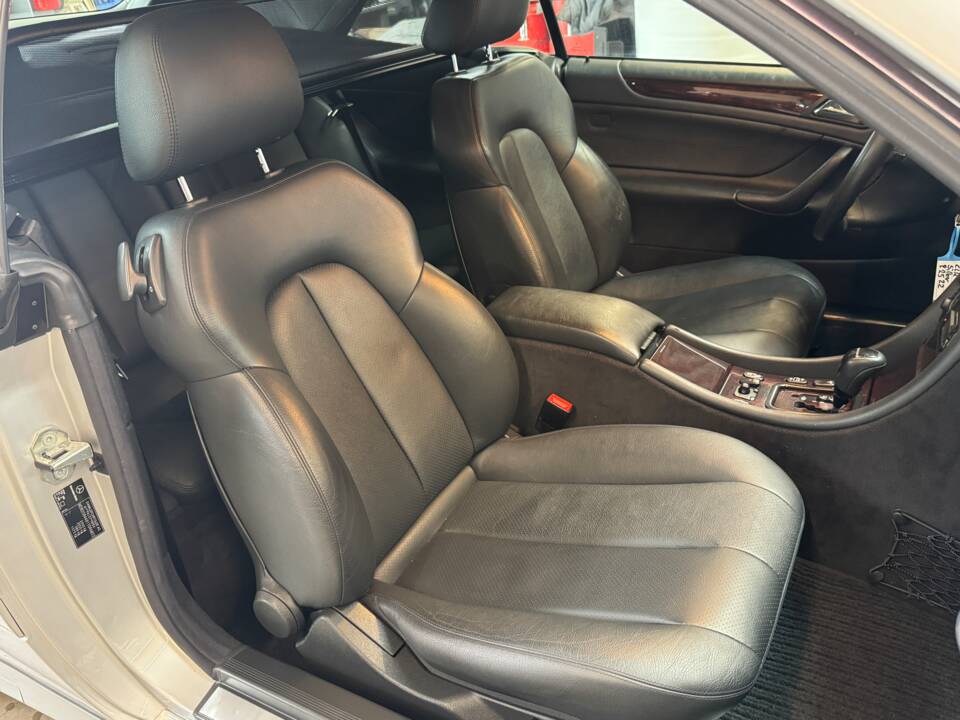 Image 16/50 of Mercedes-Benz CLK 230 Kompressor (2001)