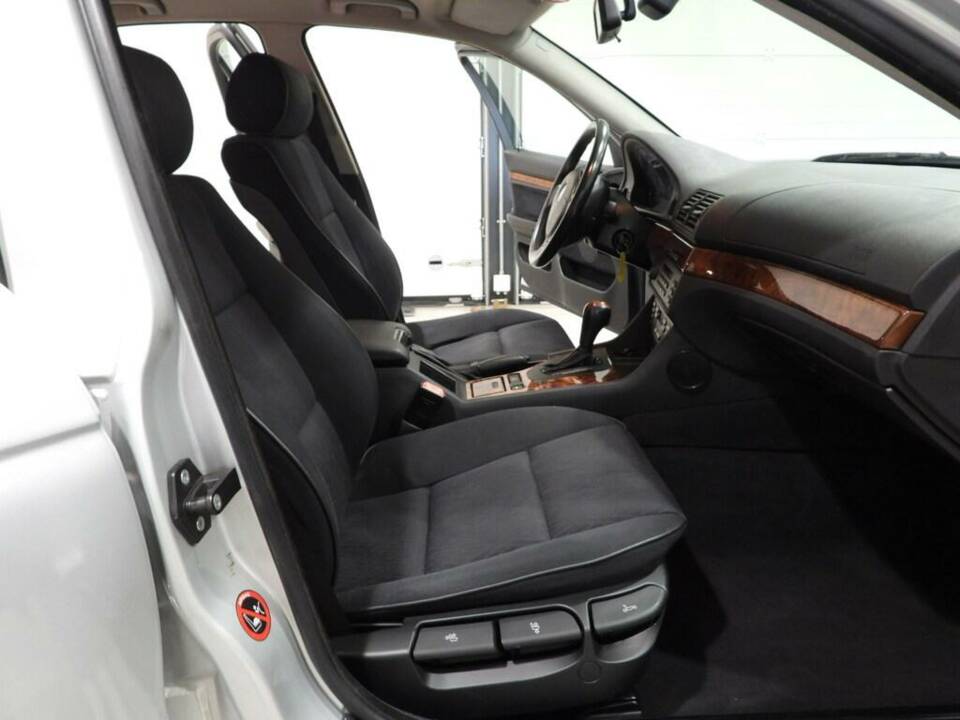 Image 9/15 de BMW 523i (1998)