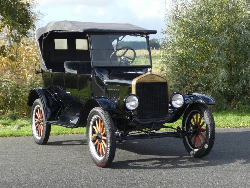 Image 3/41 of Ford Model T Touring (1925)
