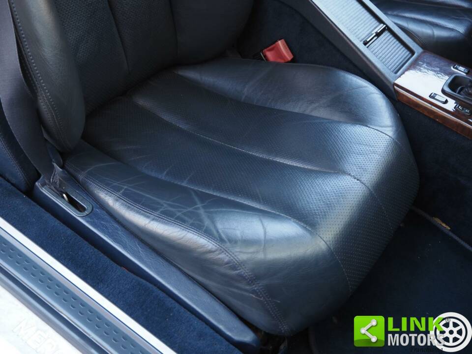 Image 41/50 of Mercedes-Benz 300 SL-24 (1992)