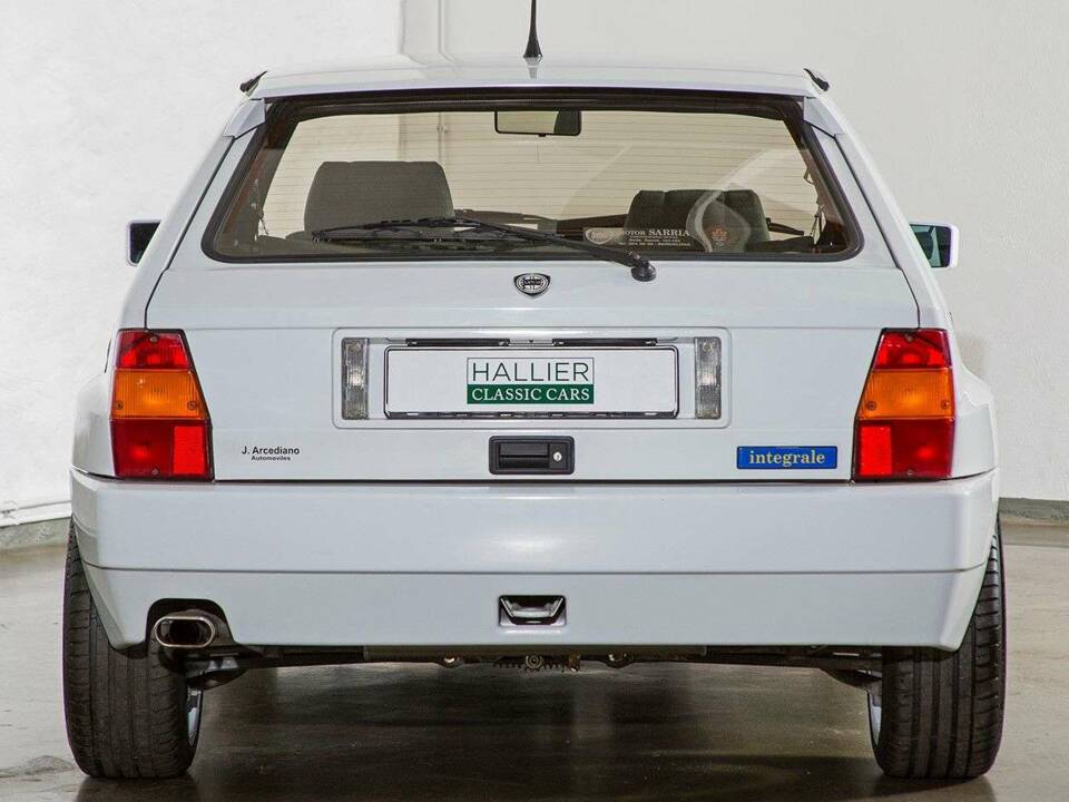 Image 5/20 de Lancia Delta HF Integrale Evoluzione I (1992)