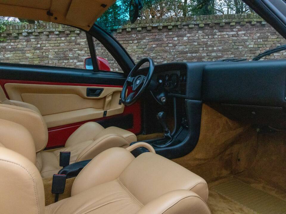 Image 21/50 of Alfa Romeo SZ (1991)