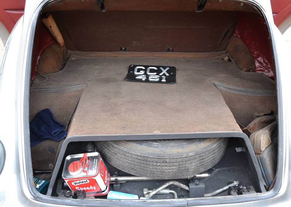 Image 18/23 of Bentley R-Type (1953)