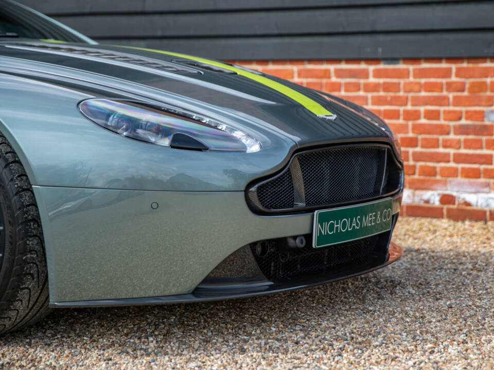 Afbeelding 17/62 van Aston Martin V12 Vantage AMR (2017)