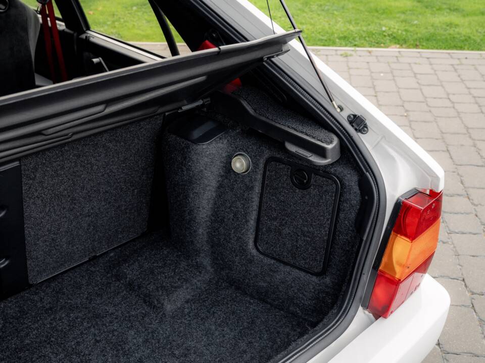 Imagen 39/96 de Lancia Delta HF Integrale Evoluzione I "Martini 5" (1992)