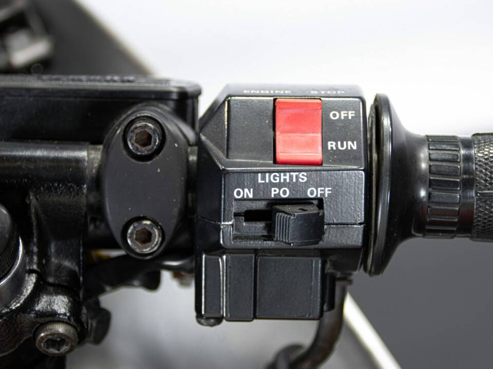 Image 47/50 of Yamaha RD 350 LC (1990)