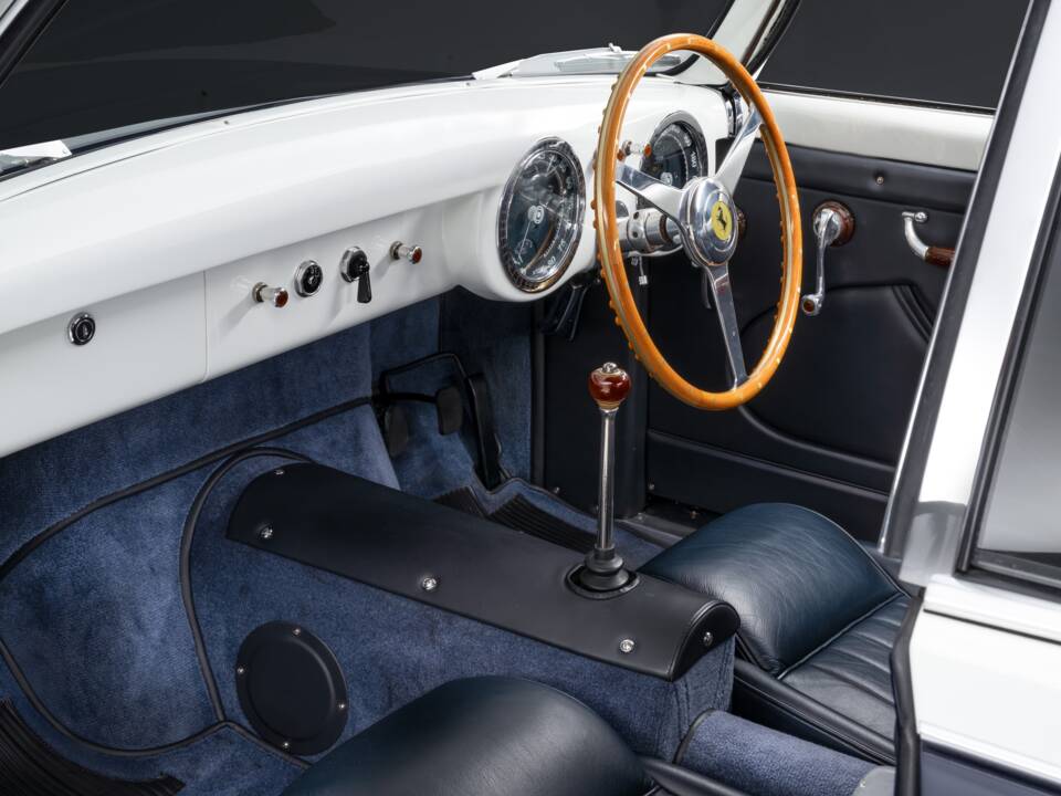 Image 13/61 of Ferrari 225 S (1952)