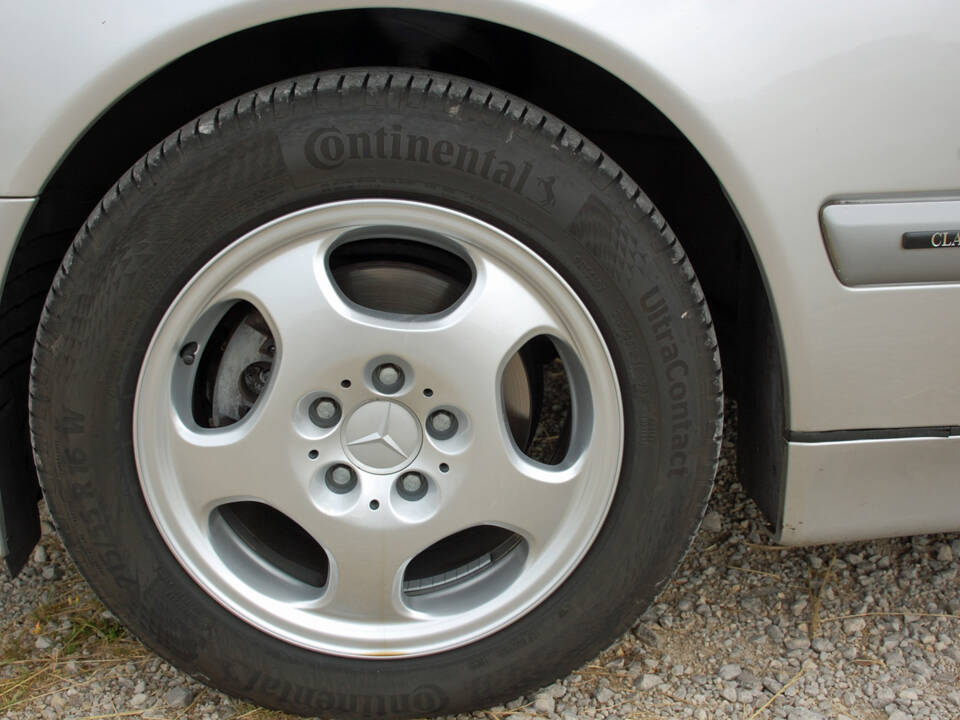 Imagen 4/34 de Mercedes-Benz E 240 (1999)