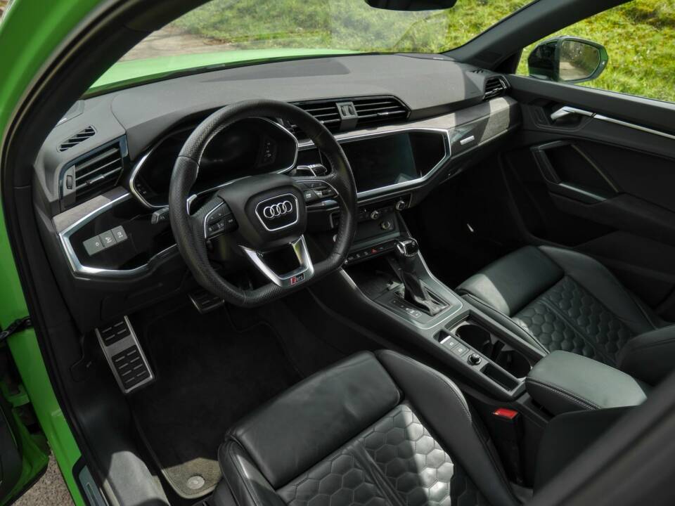 Bild 38/45 von Audi RS Q3 (1900)