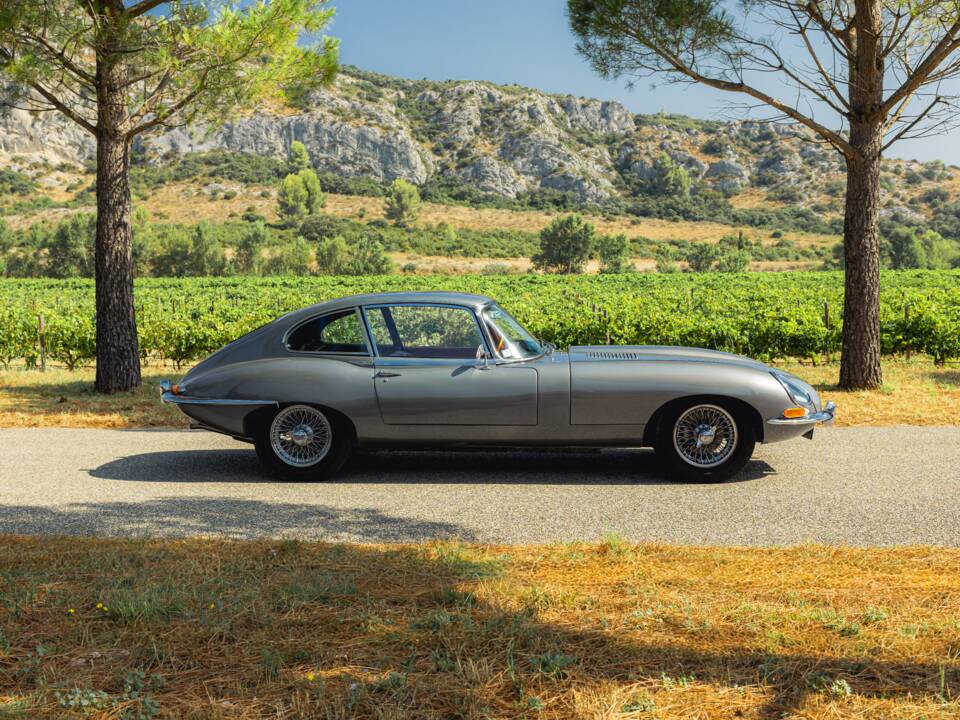 Image 3/20 de Jaguar Type E (2+2) (1967)