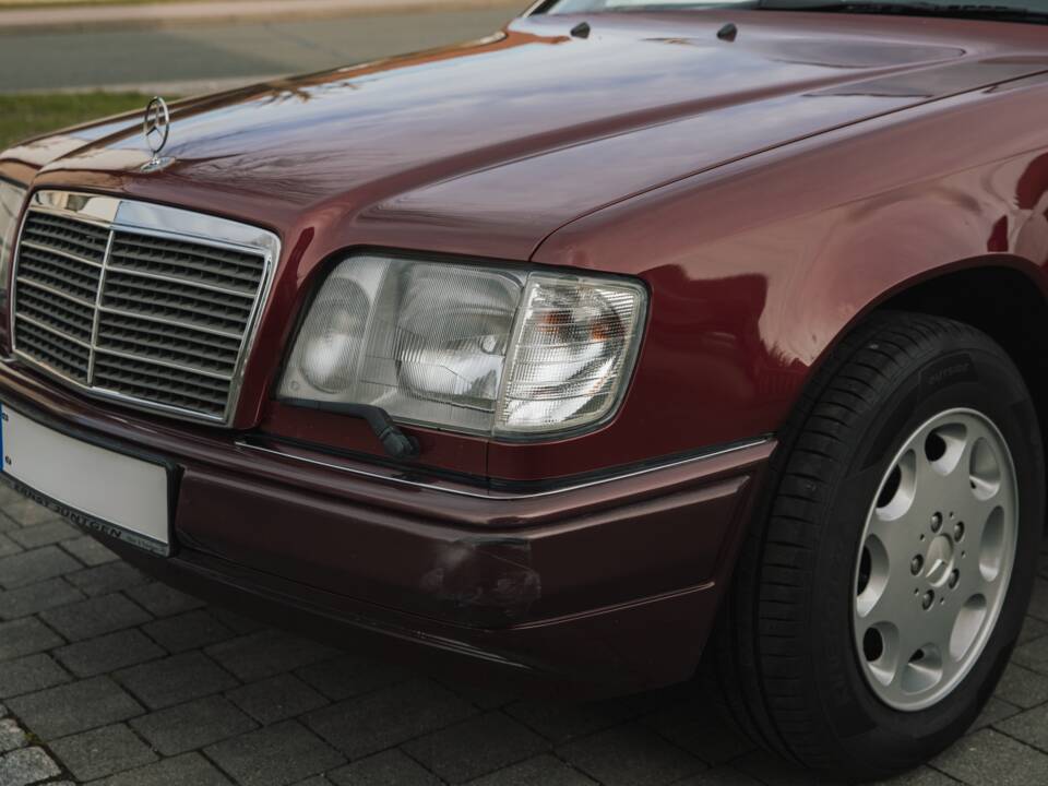 Bild 8/12 von Mercedes-Benz 300 CE-24 (1992)