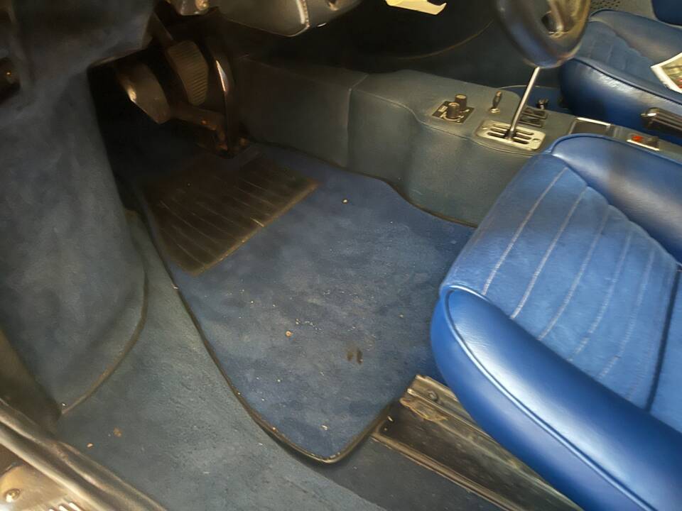 Bild 18/22 von Ferrari Dino 208 GT4 (1976)