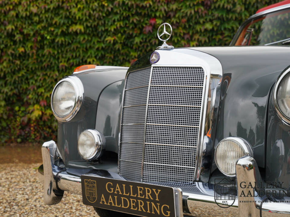 Image 33/50 de Mercedes-Benz 220 SE Cabriolet (1960)