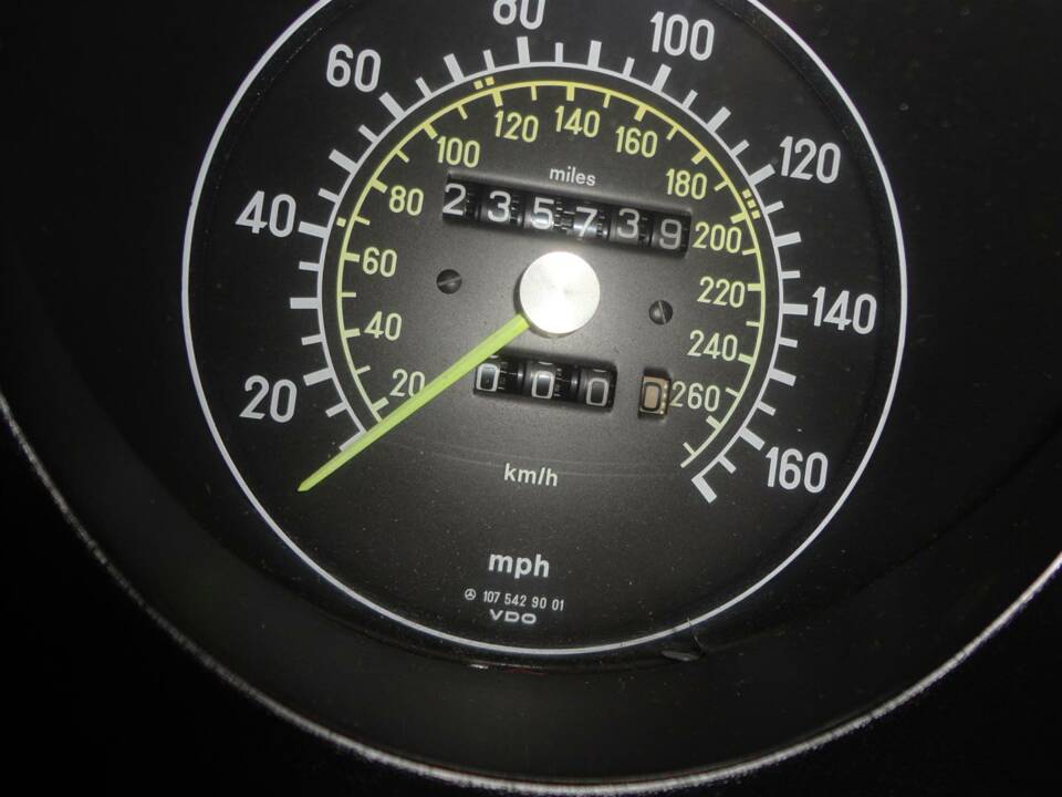 Image 20/26 of Mercedes-Benz 560 SL (1987)