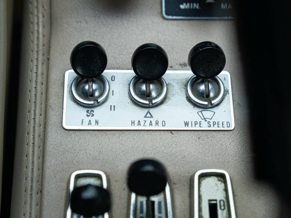 Image 38/50 of Ferrari 308 GTBi (1981)