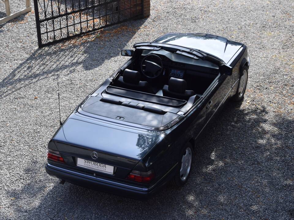 Image 8/15 of Mercedes-Benz E 200 (1997)