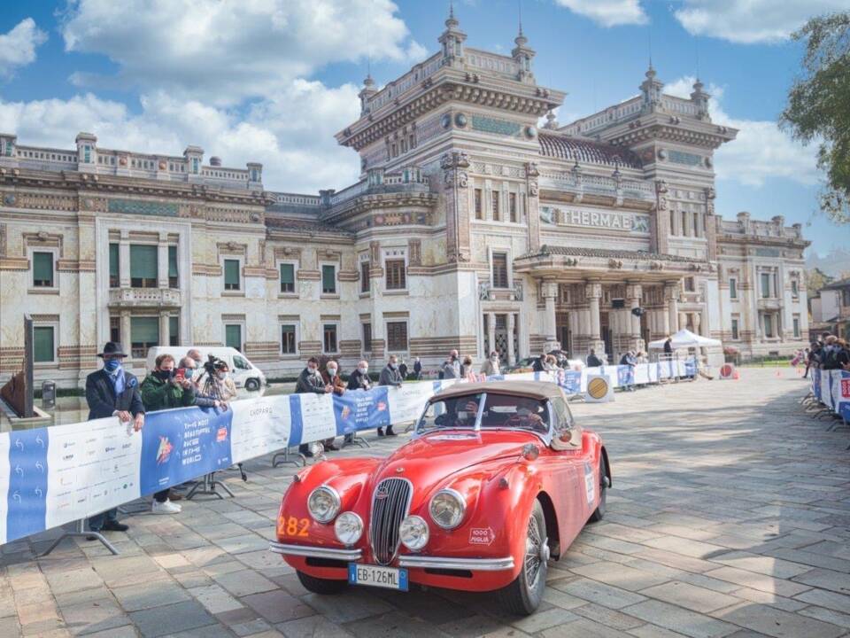 Bild 41/45 von Jaguar XK 120 SE OTS (1954)