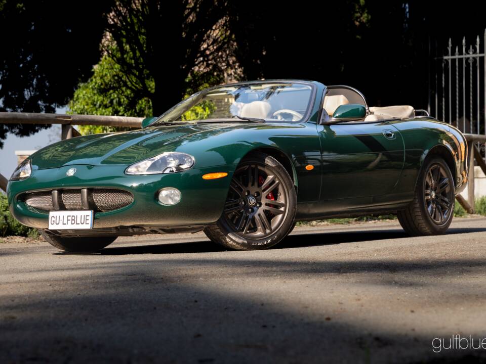 Image 6/70 of Jaguar XKR (2004)