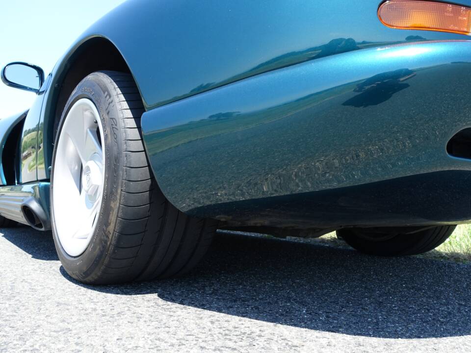 Image 34/35 of Dodge Viper RT/10 (1994)