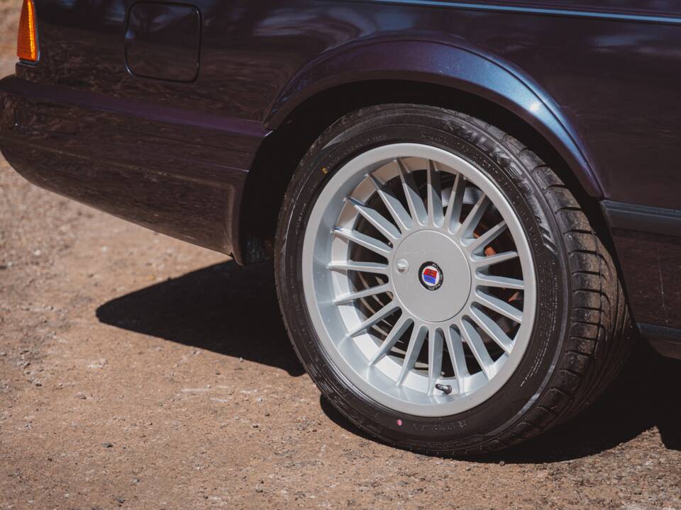 Image 13/34 of BMW 635 CSi (1989)