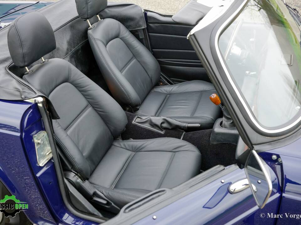 Image 8/42 of Triumph TR 6 PI (1972)