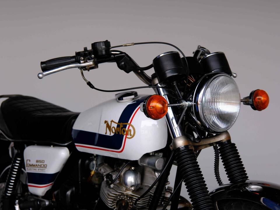 Image 21/83 of Norton 850 MKIII Roadster (1975)