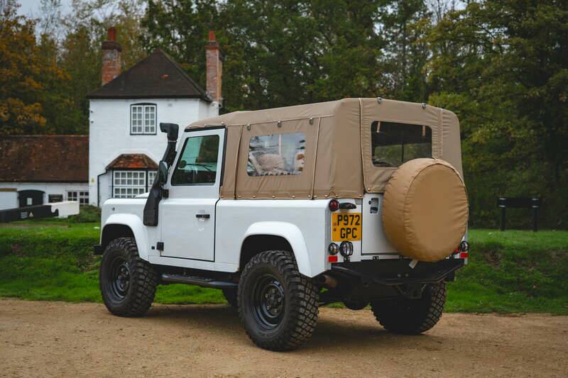 Image 5/50 of Land Rover Defender 90 (1997)