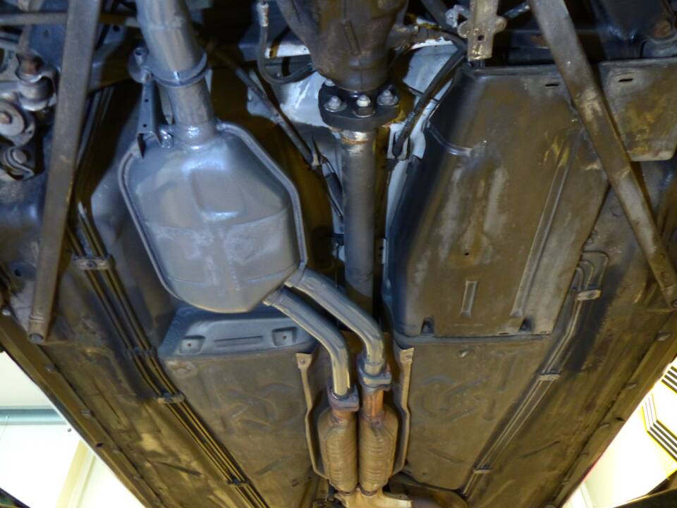 Image 24/83 de Mercedes-Benz E 220 (1996)