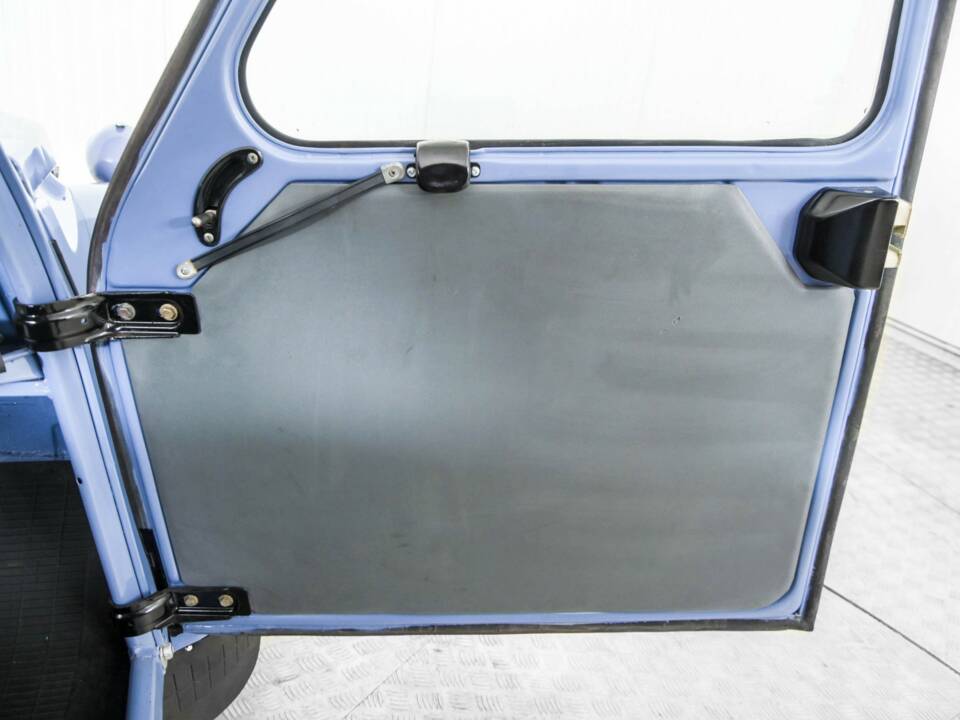 Image 31/50 of Citroën 2 CV 6 (1985)