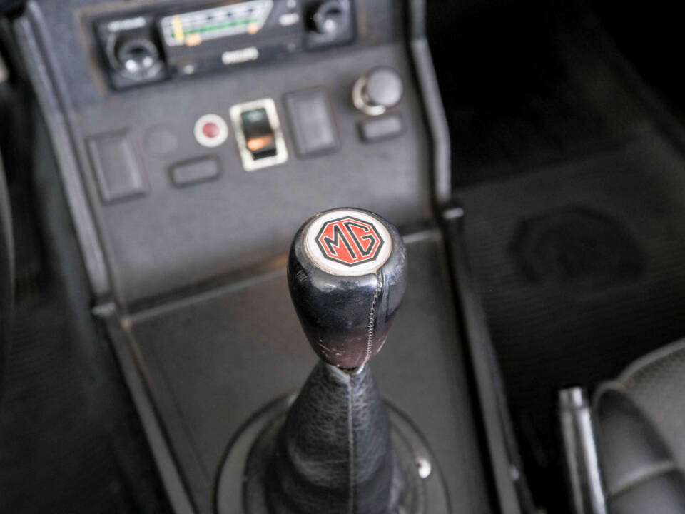 Image 32/50 of MG MGB (1976)