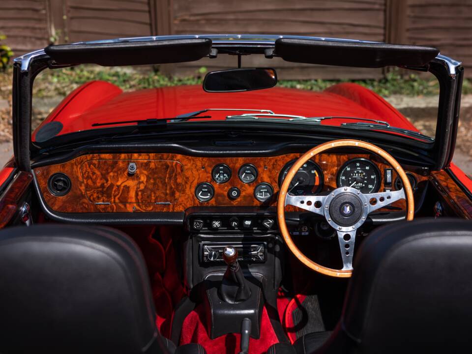 Image 39/41 of Triumph TR 6 (1972)