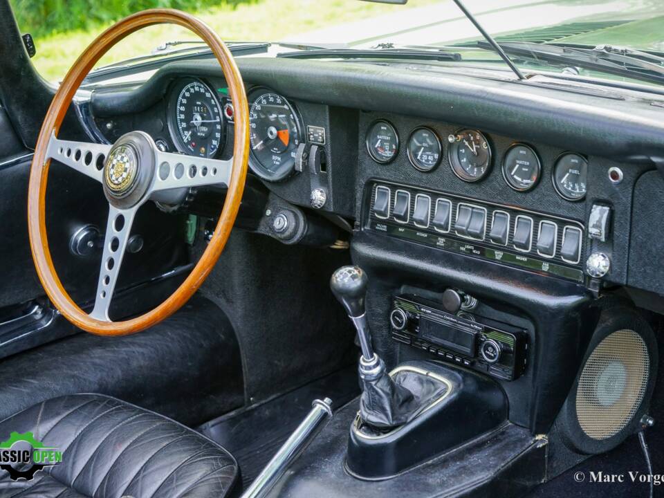 Image 13/60 de Jaguar E-Type (1969)