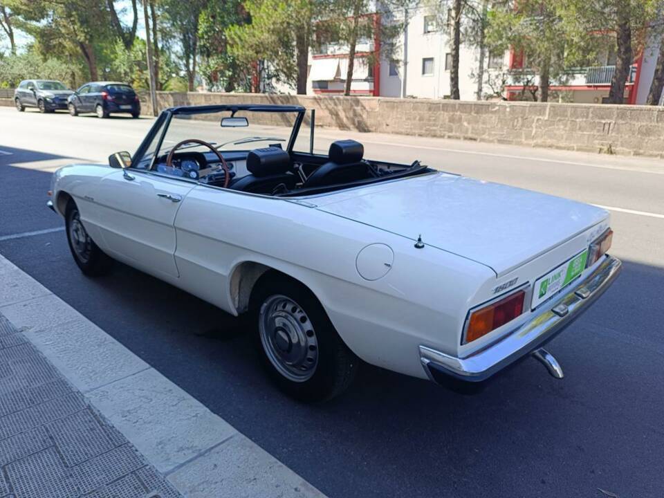 Image 17/50 de Alfa Romeo Spider 1600 Junior (1975)