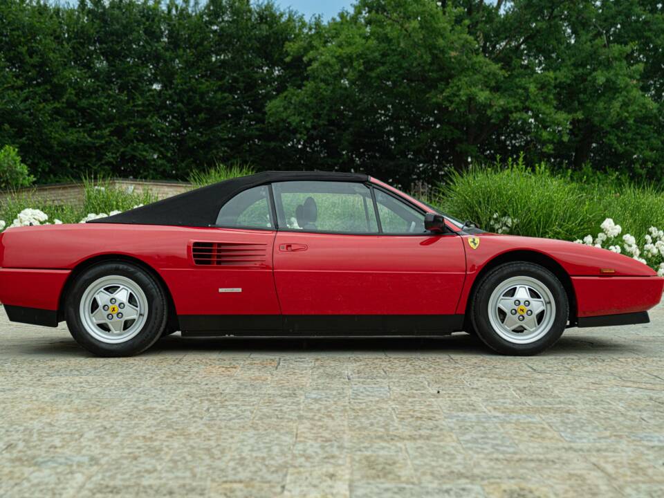 Image 13/50 of Ferrari Mondial T (1991)