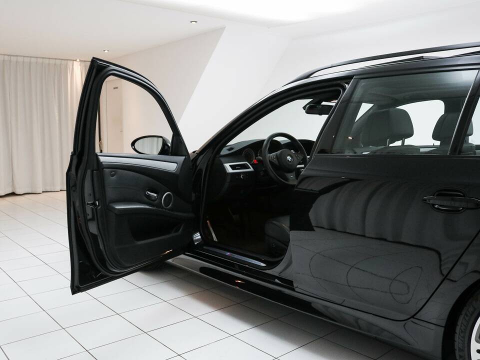 Bild 4/21 von BMW M5 Touring (2009)