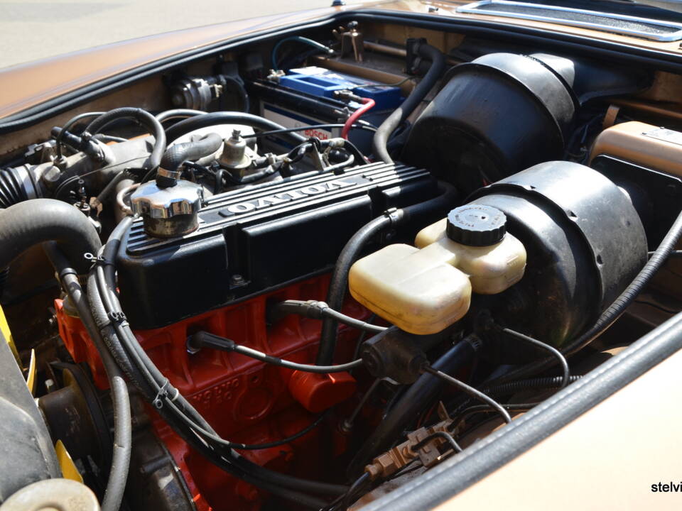 Image 22/29 of Volvo 1800 ES (1973)