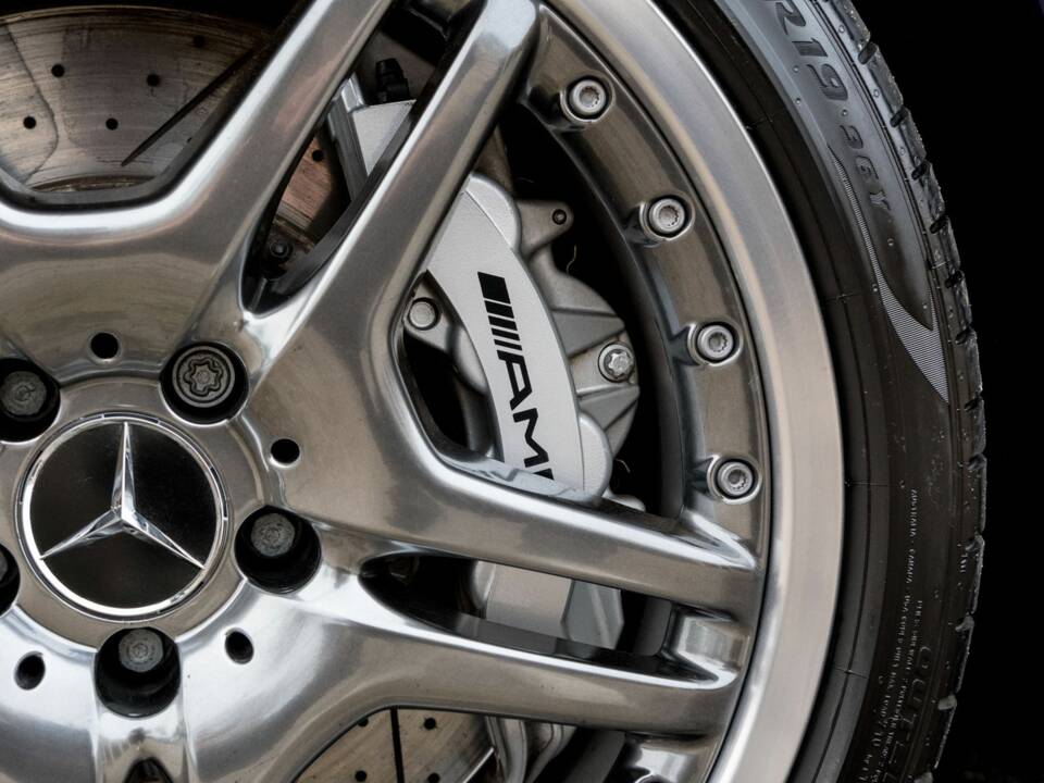Image 18/42 of Mercedes-Benz SL 65 AMG (2006)