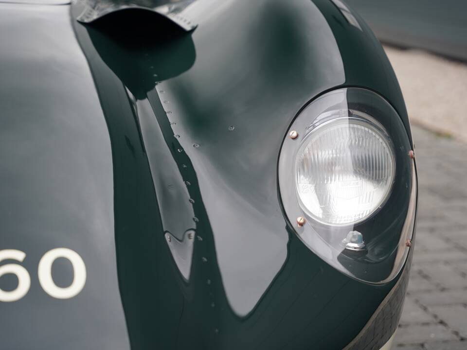 Image 28/50 of Lister Knobbly (1959)