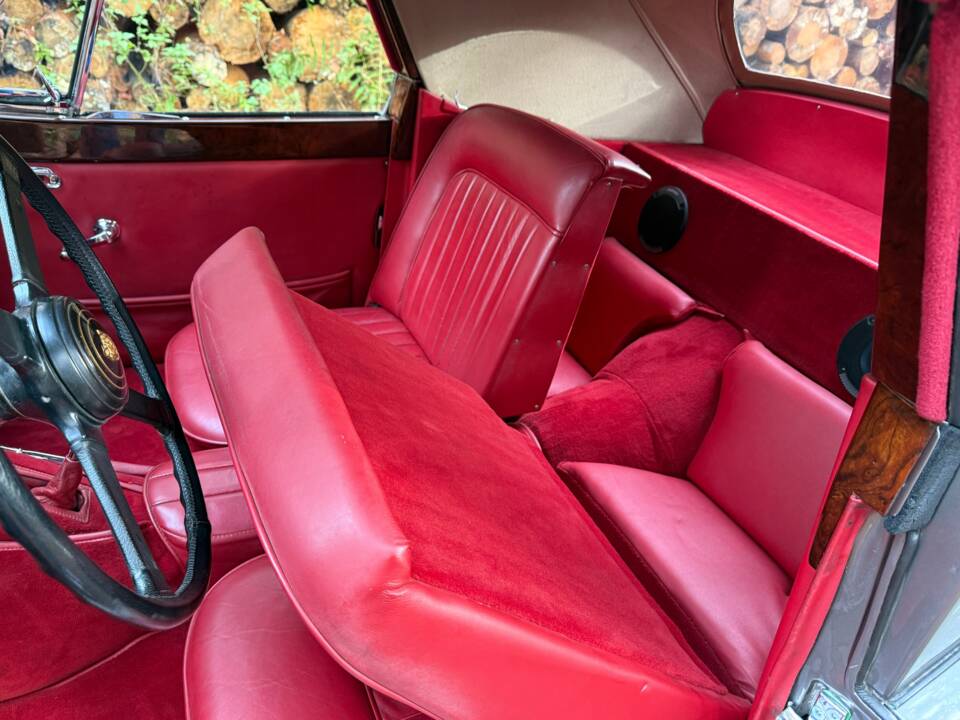 Image 21/25 de Jaguar XK 140 DHC (1956)