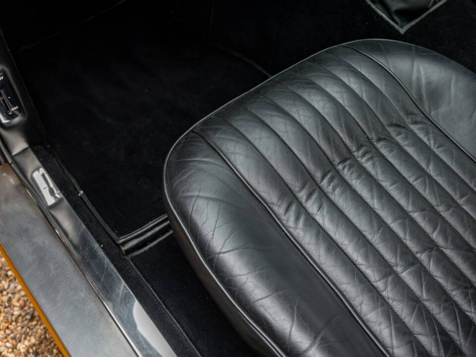 Bild 44/62 von Aston Martin DB 6 Mk II (1970)