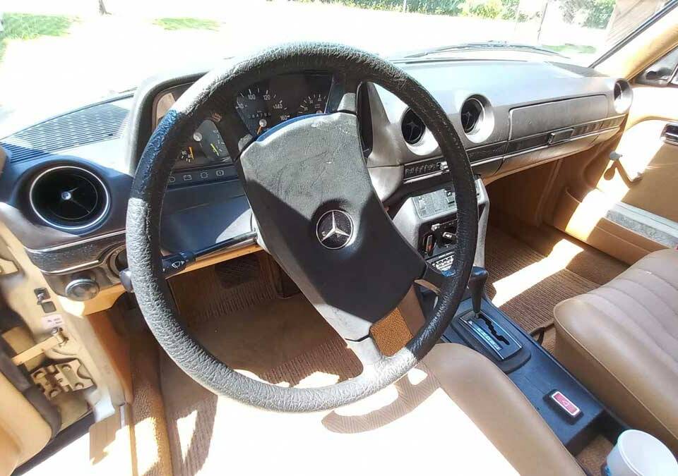 Imagen 4/5 de Mercedes-Benz 230 E (1981)