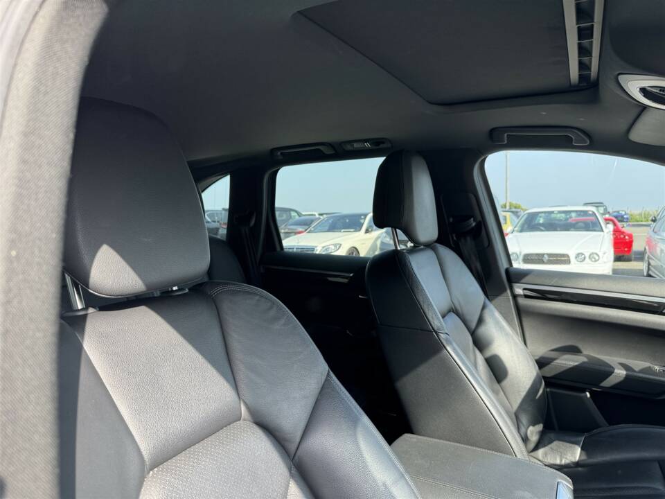 Bild 20/61 von Porsche Cayenne S (2010)