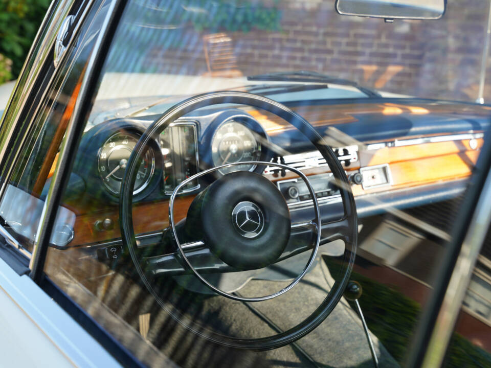 Image 12/50 of Mercedes-Benz 280 SE (1968)