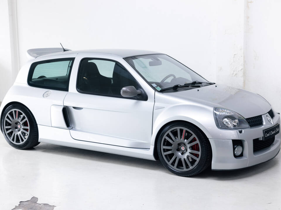 Image 3/32 of Renault Clio II V6 (2003)