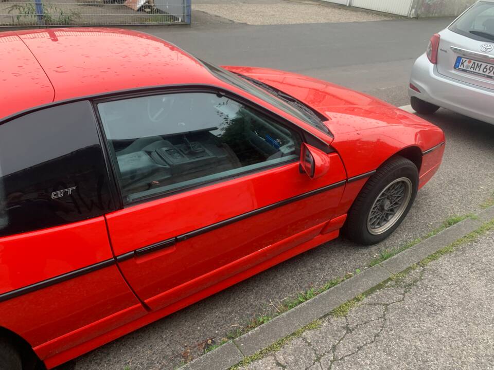 Image 23/55 of Pontiac Fiero GT (1988)