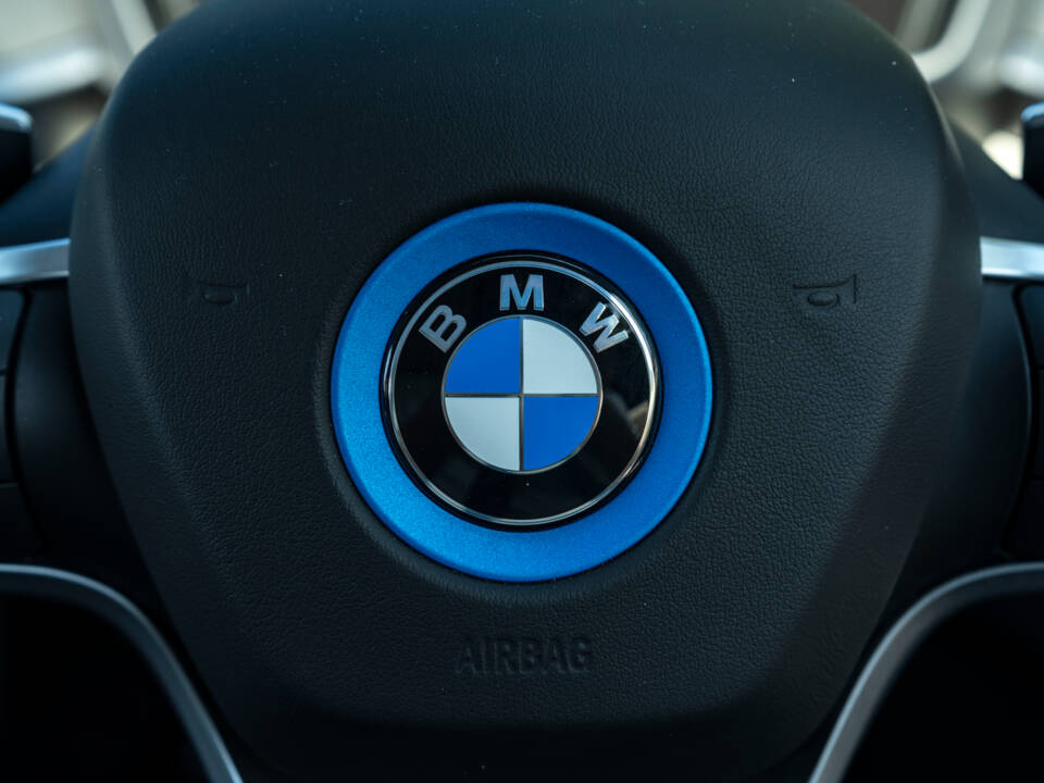 Image 18/33 of BMW i8 Coupé (2015)